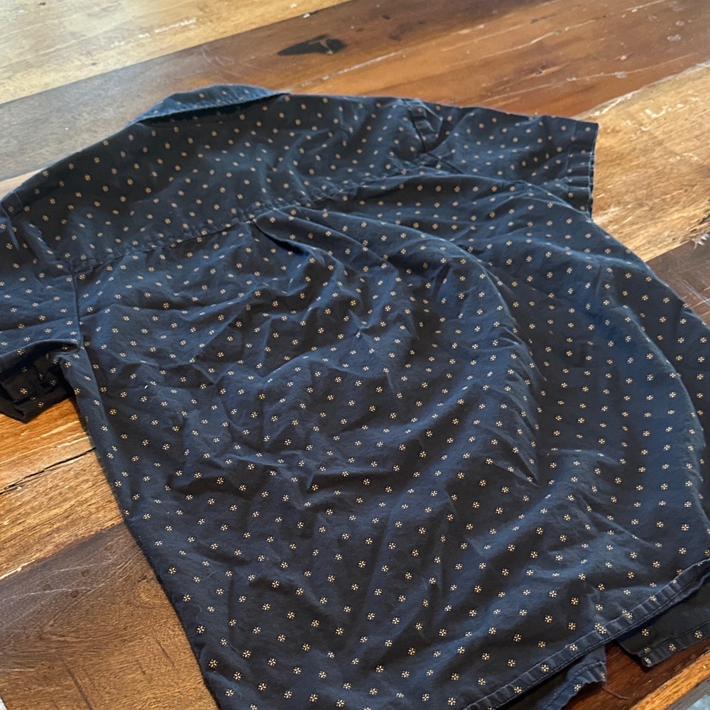 Bundle two button down shirts - Picture 11 of 12